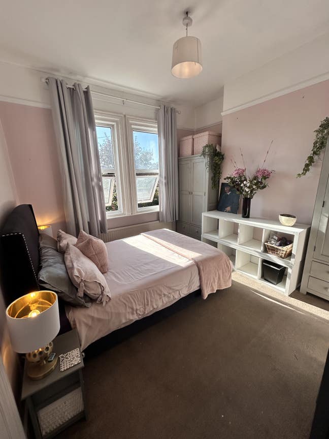 Double room very near station and town  Main Photo