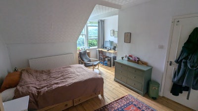 Sublet - Large Double Bedroom with En-Suite Main Photo
