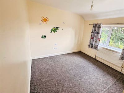 One room for rent Main Photo