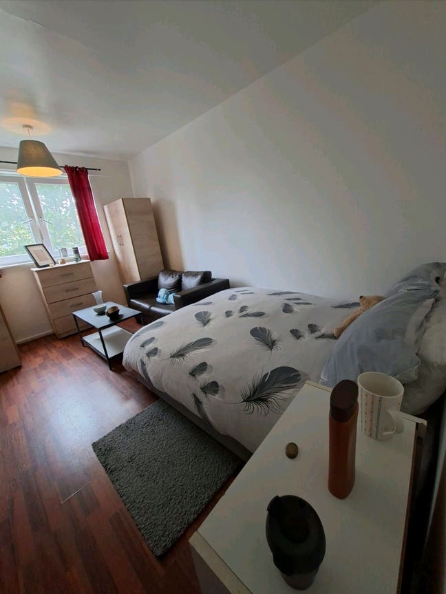 Aldgate/Liverpool Street*2 Rooms Available Now! Main Photo