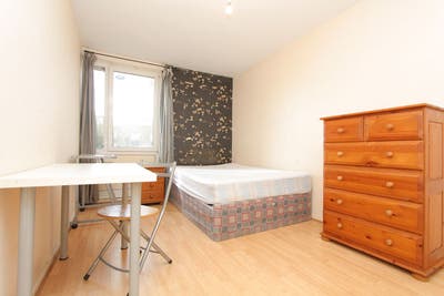 Beautiful double room available by Victoria park  Main Photo
