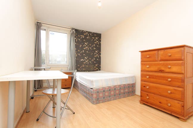 Beautiful double room available by Victoria park  Main Photo