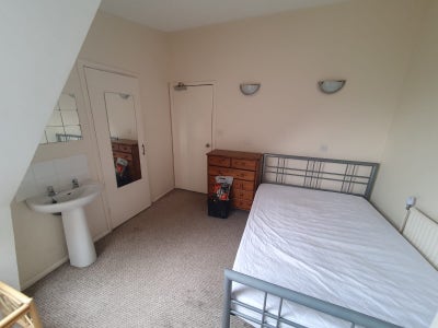 Spacious Double En-Suite Room–Newmarket Road (TGH) Main Photo