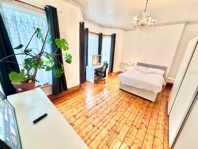 Beautiful double bedroom in Prime Parsons Green Main Photo
