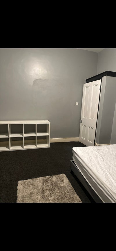 1bedroom.  inc: garden :driveway Main Photo