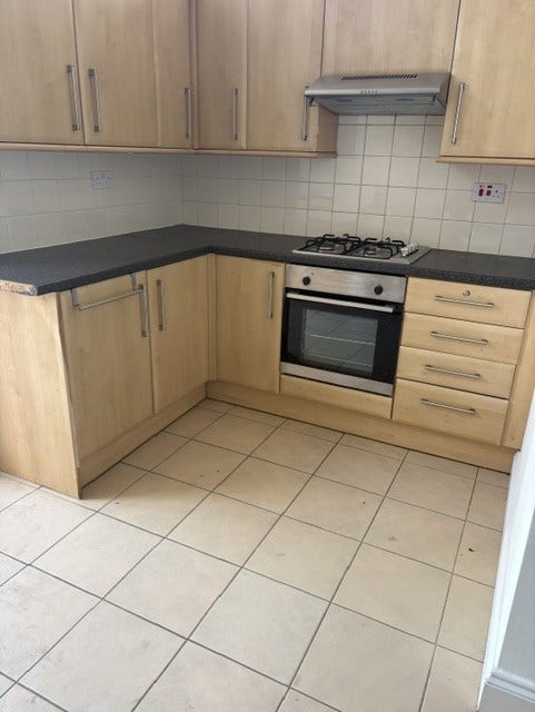 4-bedrooms in shared house available to rent Main Photo