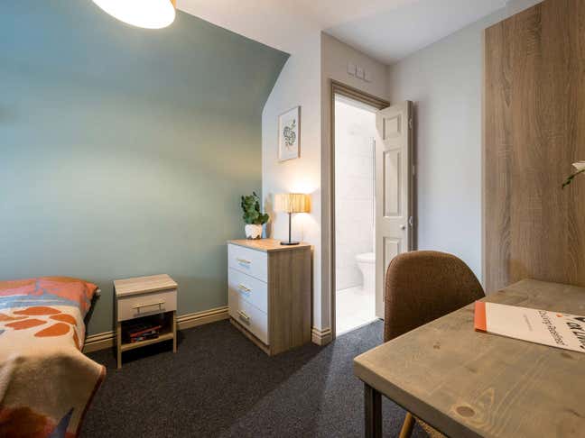 Ensuite Rooms Available 🏡 Glebelands Main Photo