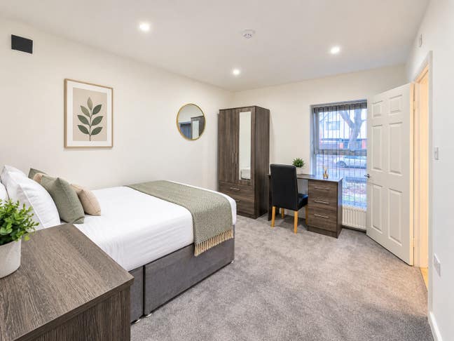 ** NEW LARGE En Suites Stirchley -No Bills To Pay! Main Photo