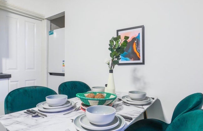 🏡5 Bedrooms available in spacious HMO 🏡 Main Photo