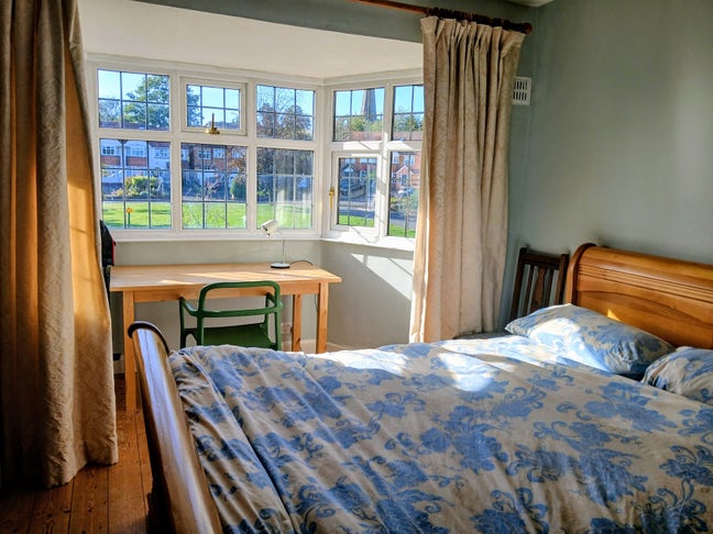 Bedroom & Study - Great Location - Easy Commute  Main Photo