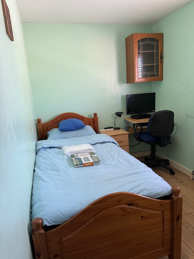 Single room in quite location  Main Photo