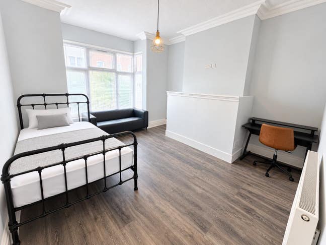 🏠LARGE Modern Rooms 3x Bathrooms No BIlls to Pay! Main Photo