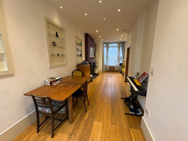 Gorgeous 1 Bedroom flat with garden Main Photo