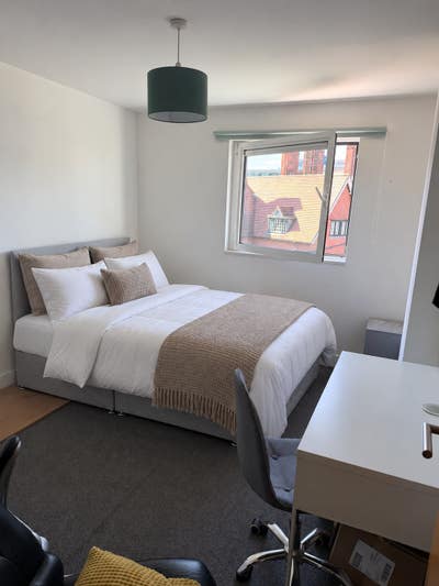 Bright Double Room with Own Bathroom – Bills Incl Main Photo