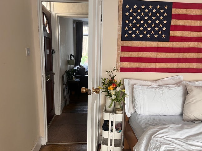  Large Furnished Room Available in Kingston Main Photo