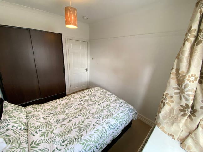 Small double room / Hanger lane  Main Photo