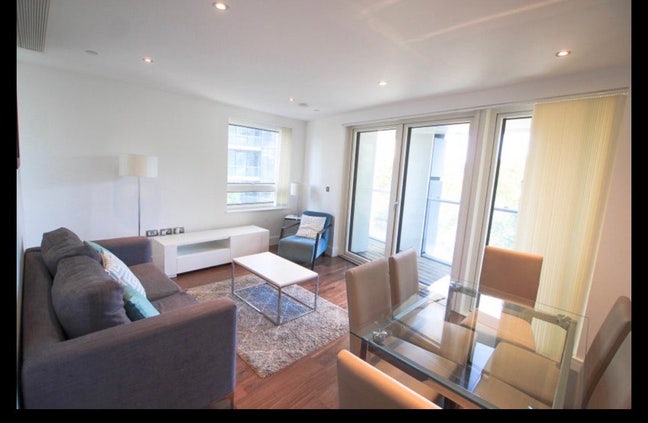 😍E14 Furnished Room in New Build Apartment😊 Main Photo