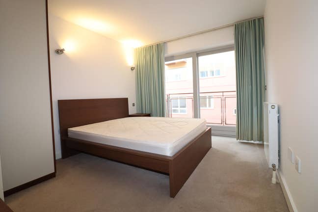 Modern 3Beds Flat with Living room ! SE10 Main Photo