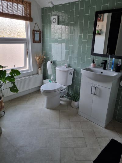 Double room, to rent. Shared amenities.  Desirable Main Photo