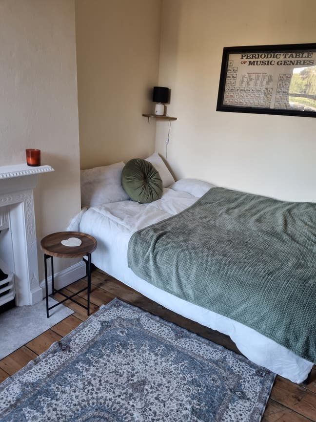 Double room, to rent. Shared amenities.  Desirable Main Photo