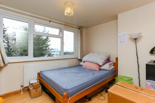 Room in Northwood ! Main Photo