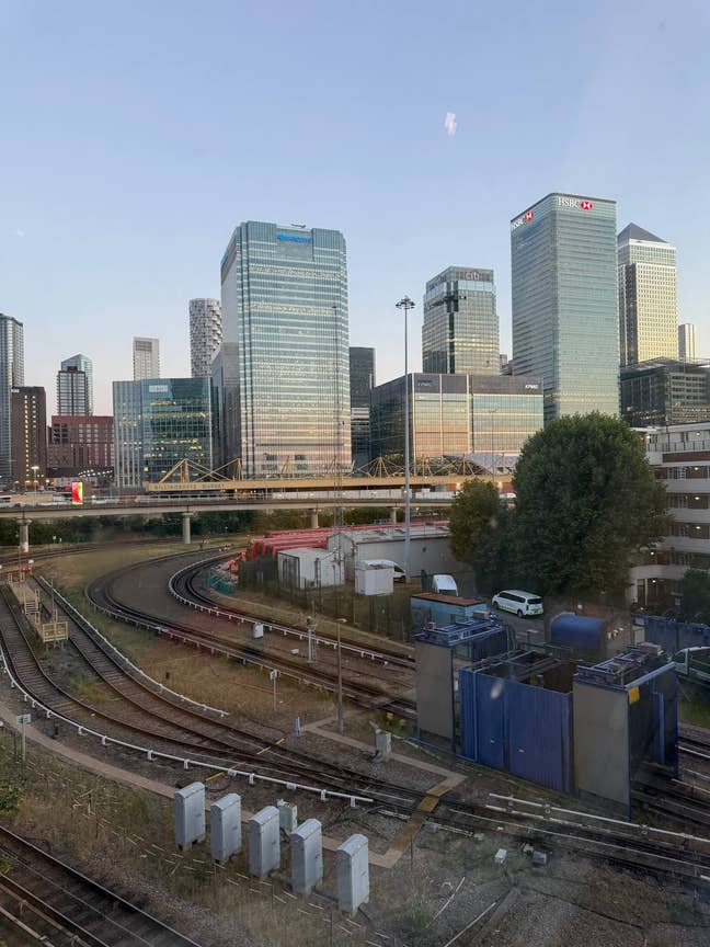 Room to rent in Canary Wharf, short and long term Main Photo