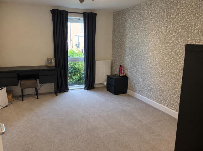 Room to rent in flat Main Photo