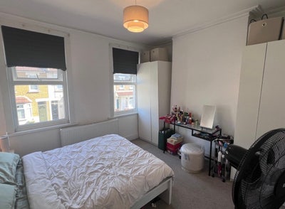 Double bedroom in Stratford starting December Main Photo