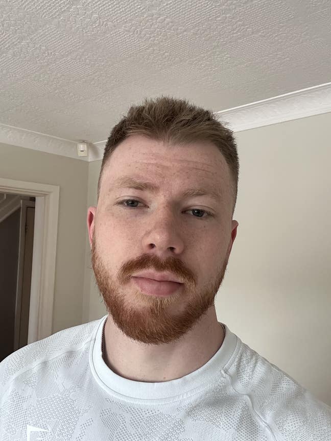 26, professional male | Double room wanted Main Photo