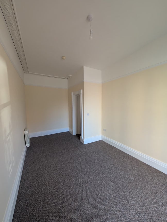 2 Bedroom 1st Floor Flat Main Photo