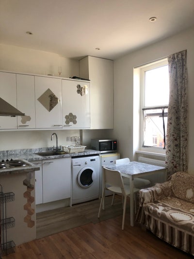 STUDIO in Kilburn High Road  Main Photo