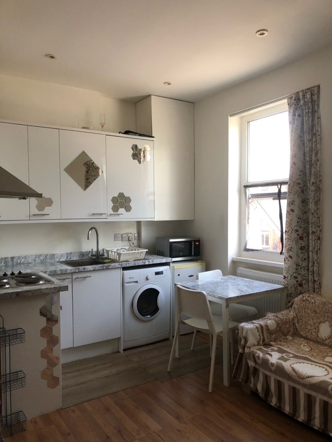 STUDIO in Kilburn High Road  Main Photo