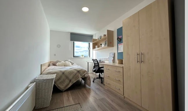 🚨 En-Suite Takeover -Student Roost Trinity Square Main Photo
