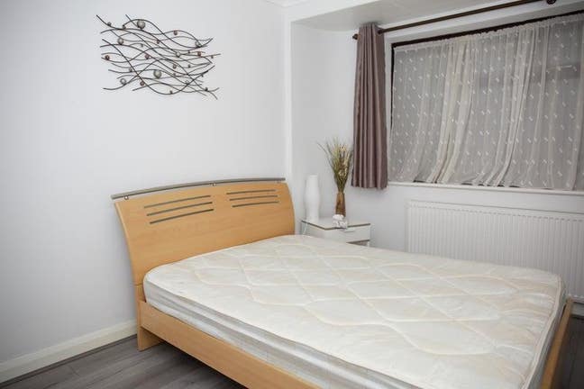 🏡 Room with Private Bathroom in  Stanmore HA7 Main Photo