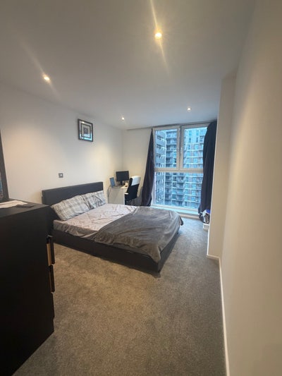 En-suite double room Available in E16  Main Photo
