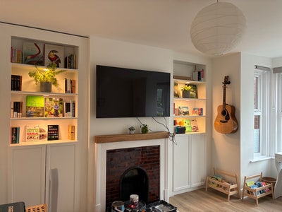 Lovely rooms on quiet street near the hospital Main Photo