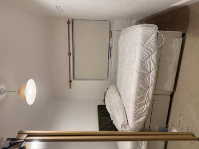 A double bed room available for rent. Main Photo