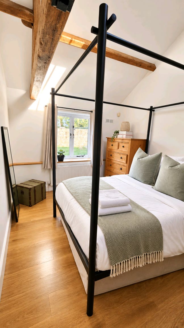Double bedroom in rural barn conversion Main Photo