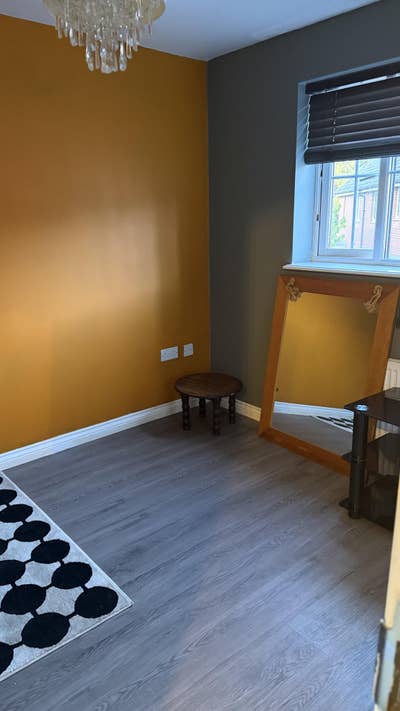 Double room/en suit for single person. Bills inc  Main Photo