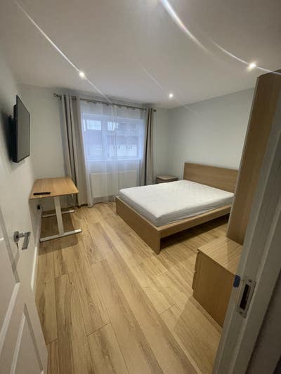 Double and single rooms for rent Main Photo
