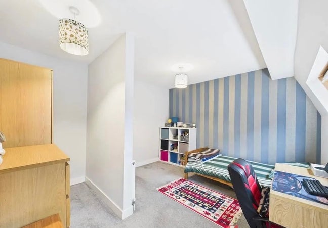 Room for rent in rainham Main Photo