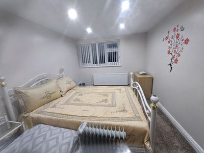 Rooms available in a friendly 5 Bedroom House  Main Photo