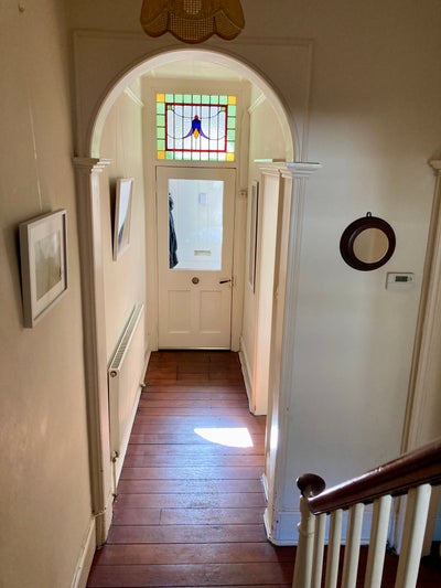 Double & single furnished rooms in central house Main Photo