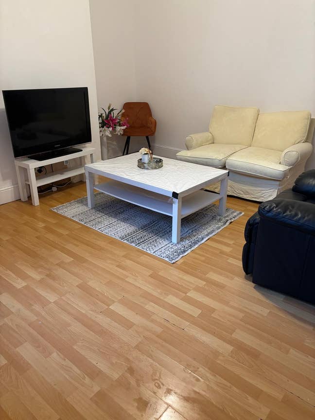 Room available Main Photo