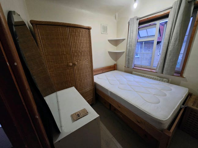 Room for rent Main Photo