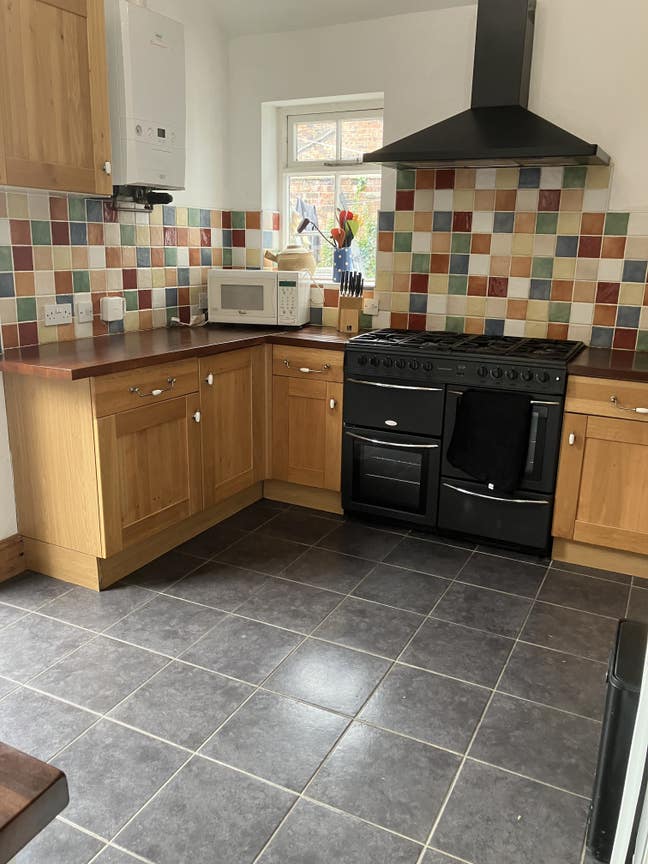 2 furnished rooms available in Hartshill, Stoke on Main Photo