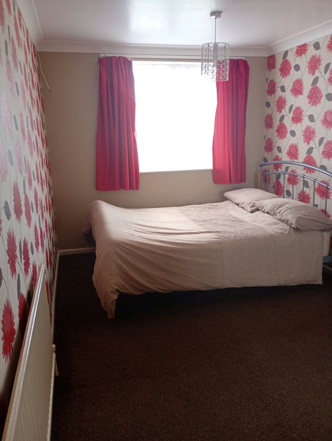 One large double bedroom  Main Photo