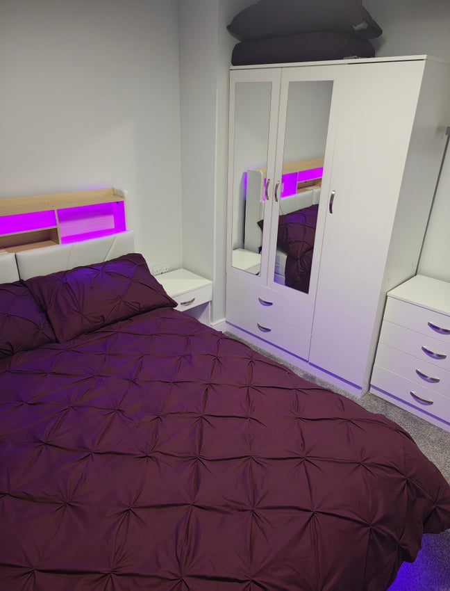 Double room, modern house, quiet estate Main Photo