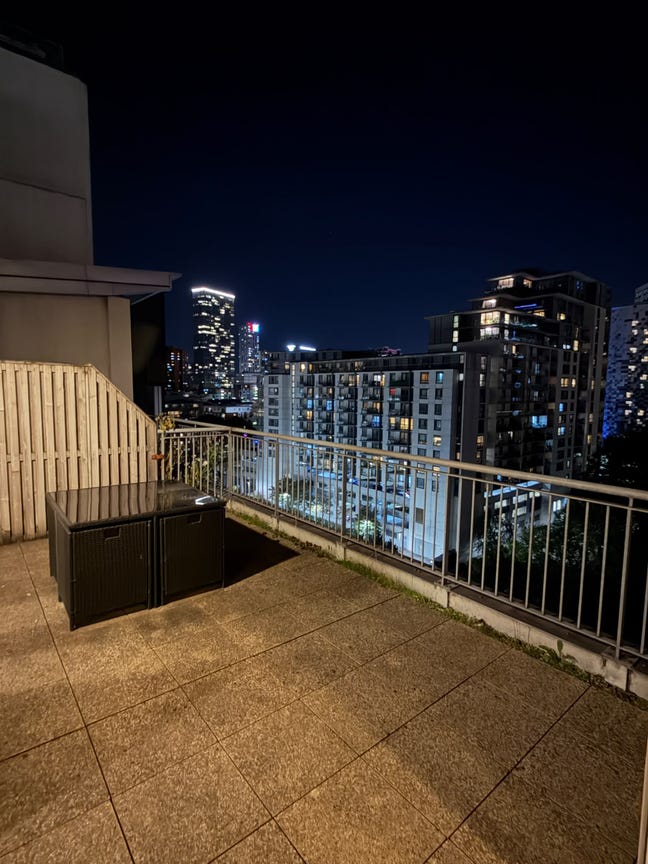 Room in Luxury Mailbox Apartment  Main Photo