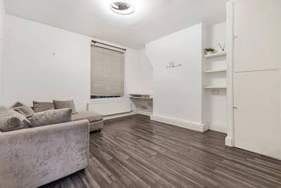 Spacious 1-Bedroom Apartment Harper Road SE1  Main Photo
